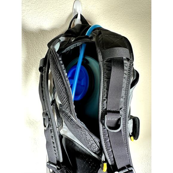 CamelBak H.A.W.G. Hydration Daypack w/ Bladder Gray/Black Waist & Chest Straps - Picture 13 of 16